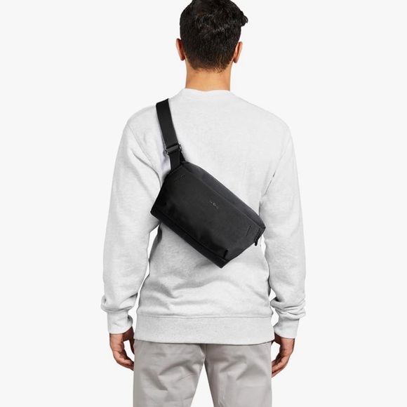 NWT Navy Blue Bellroy 6L Venture Sling Bag Travel Hiking - Picture 8 of 8